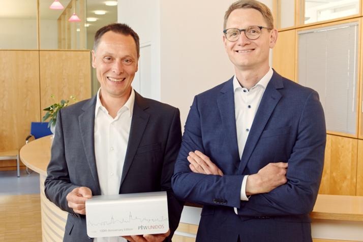 Bernd Allgaier (li) bildet gemeinsam mit Dr. Tobias Schüle (re) das neue...