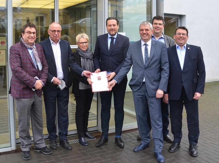 (v.l.n.r.): Willi Hamm, Architekt, RA Erwin Reuhl, Vorsitzender des...