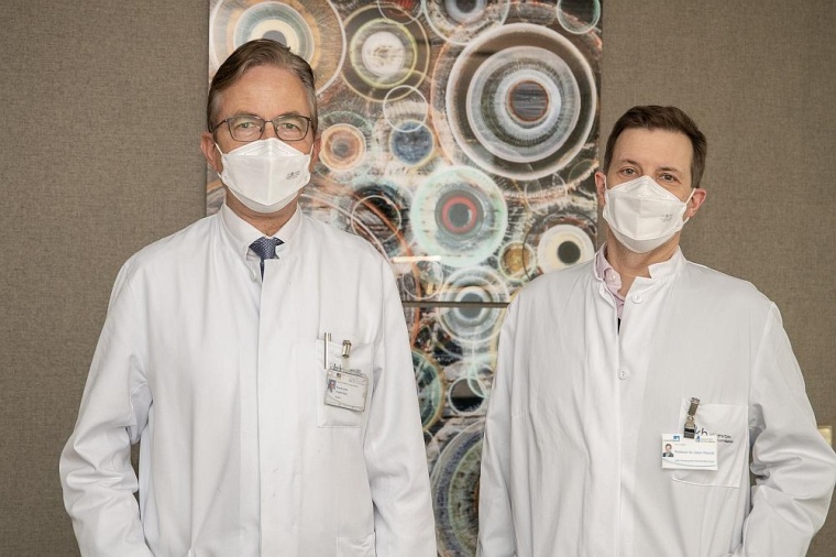 Prof. Gabor Petzold von der Klinik für Neurologie des UKB und Prof. Frank G....