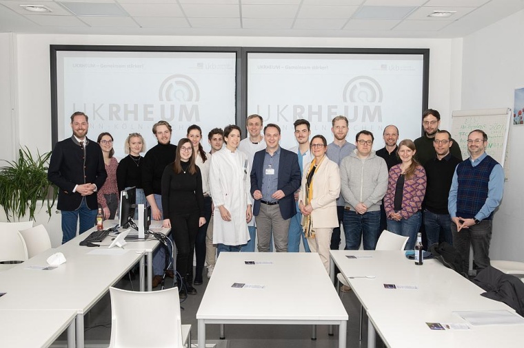 PD Dr. Valentin Schäfer (l.), der das Netzwerk UKRHEUM gegründet hat, lud...