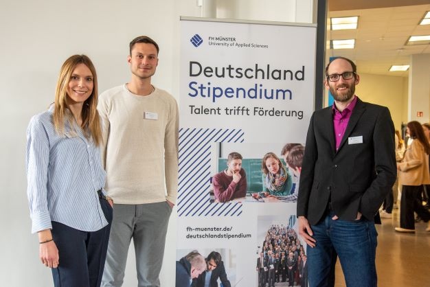 In diesem Jahr neu als Stifterin mit dabei ist die Web Computing GmbH aus...