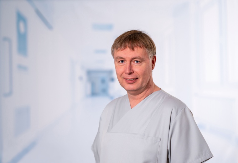 Dr. Guido Schick, Chefarzt der Abteilung Anästhesie, Schmerz- und...
