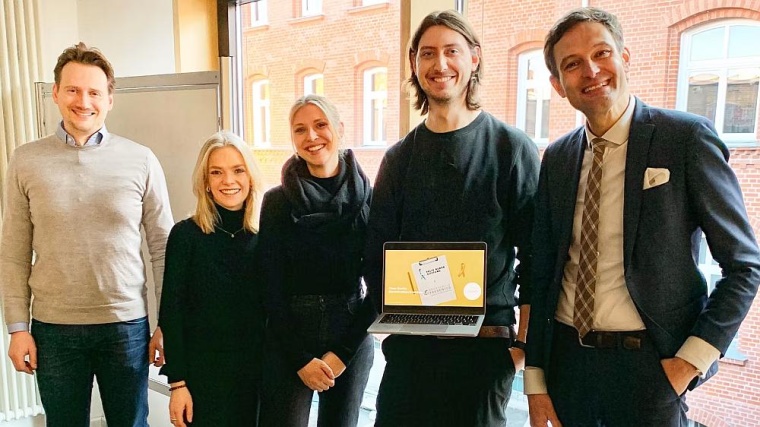 Die studentische Forschungsgruppe mit Studiendekan Prof. Andreas Beivers...