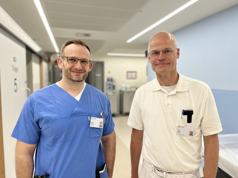 Die beiden neuen Chefärzte Steffen Tulleweit (Internistische Intensivmedizin)...