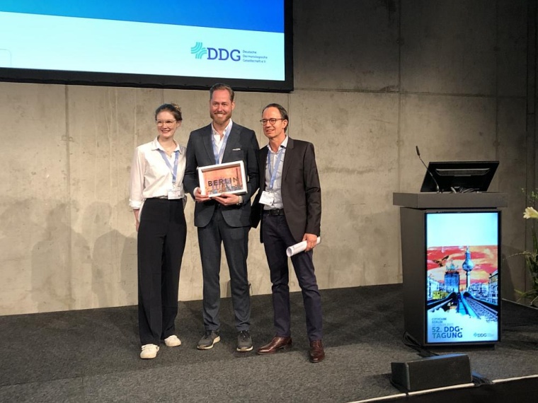 PD Dr. Valentin Schäfer bei der Preisverleihung während des Kongresses der...