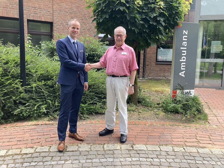 Dr. Luc Turmes (r.) geht in den Ruhestand und übergibt die Position des...