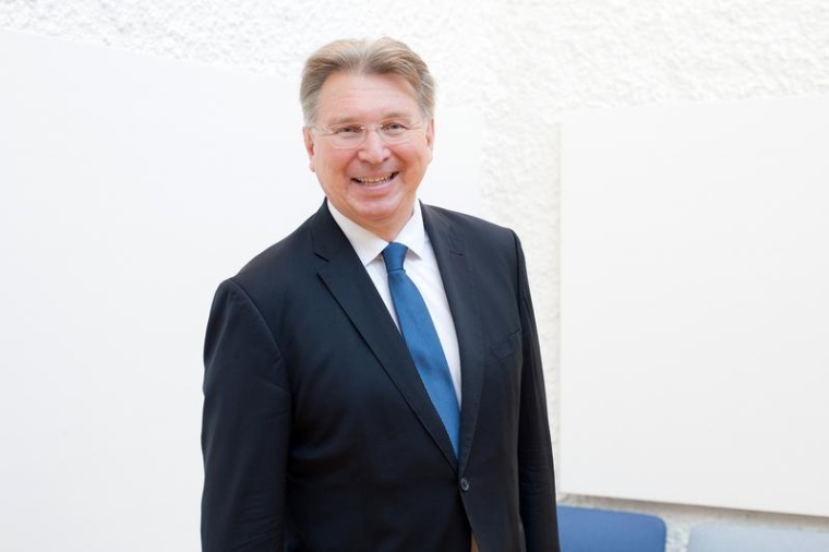 Prof. Dr. Bernhard Banas ist der bayernweit erste zertifizierte Facharzt für...