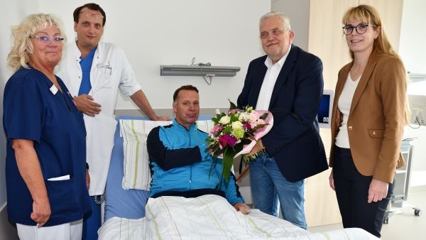 Simone Esser, Fachbereichsleitung Pflege Kardiologie, Dr. med. Dirk Böse,...