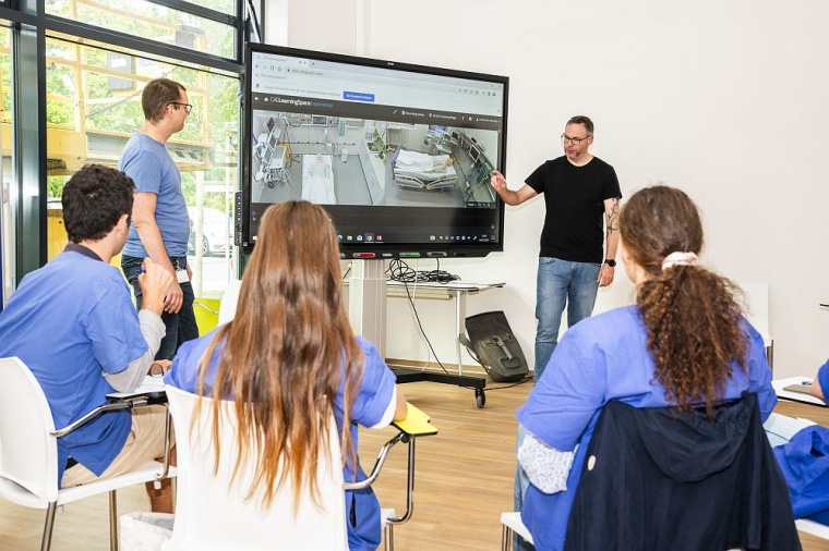 Strukturierte Nachbesprechungen der interprofessionellen Simulationsszenarien...