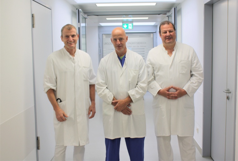 v.l.n.r.: Dr. med. Dipl.-Biol. Mark Neufang, Chefarzt der Klinik für...