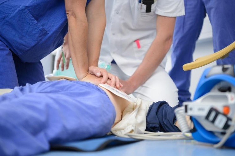 Nach einem plötzlichen Herz-Kreislaufstillstand ist neben einer erfolgreich...