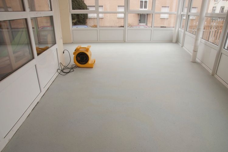 Alte elastische Böden müssen meist nicht ausgetauscht werden, sondern lassen...