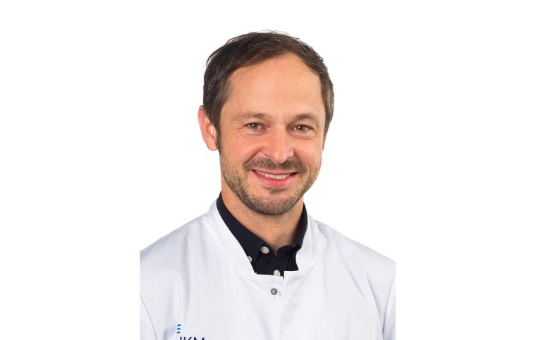 Mikrobiologe Prof. Frieder Schaumburg, Leiter der Reise-Impfsprechstunde am...