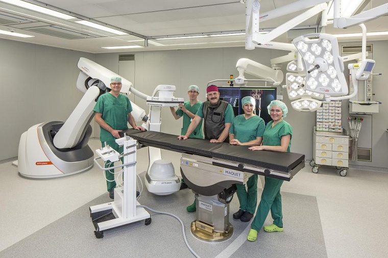 Im Hybrid-OP, Foto: Nikolai Wolff / Rotes Kreuz Krankenhaus Bremen