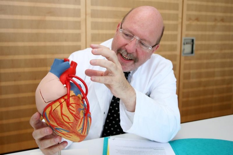 Univ.-Prof. Dr. med. Dr. h.c. Diethelm Tschöpe, Foto: Katrin Hertrampf / HDZ...