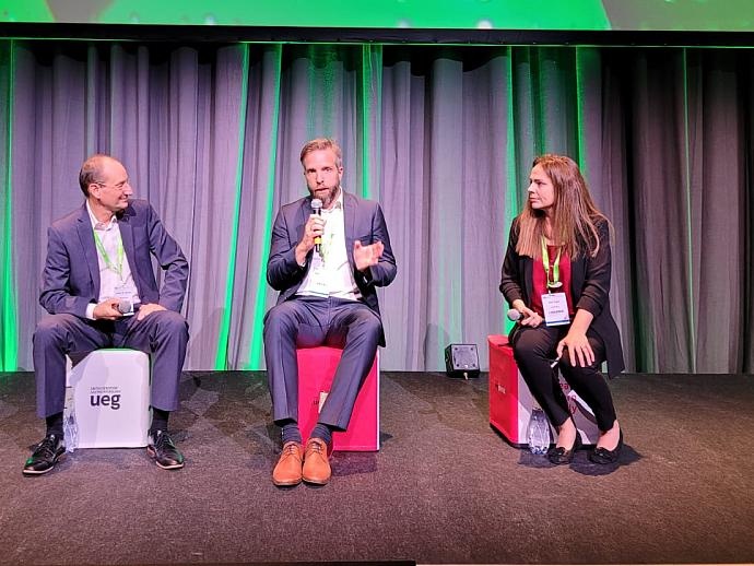 Dr. Robert Hüneburg (Mitte) bei der Preisverleihung in Kopenhagen. Foto:...