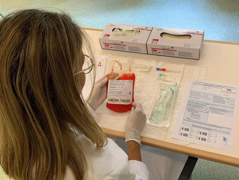 Durch den Einsatz von Kunstblut-Konserven können jetzt alle Würzburger...