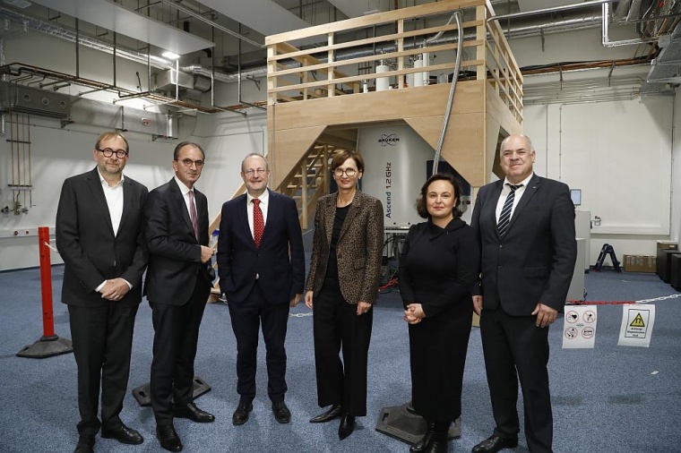 Einweihung des 1,2 GHz-NMR-Spektrometers an der Goethe-Universität Frankfurt:...