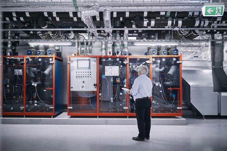 Im Keller des Klinikums Stuttgart: Das System zur Kälte-Wärme-Rückgewinnung...