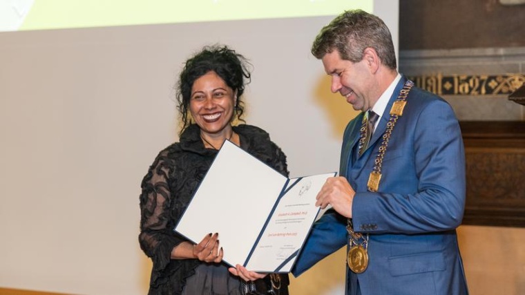 Elizabeth Campbell erhielt den Emil von Behring-Preis 2023, überreicht von...