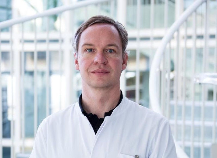 Professor Dr. Hendrik Poeck, Spezialist für Akute Leukämien,...