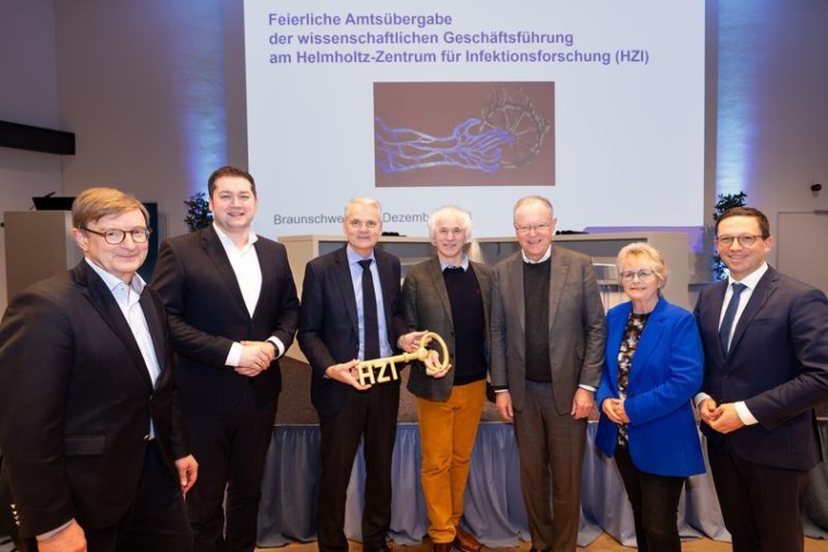 Feierliche Amtsübergabe am HZI (v.l.): Otmar D. Wiestler, Thorsten Kornblum,...