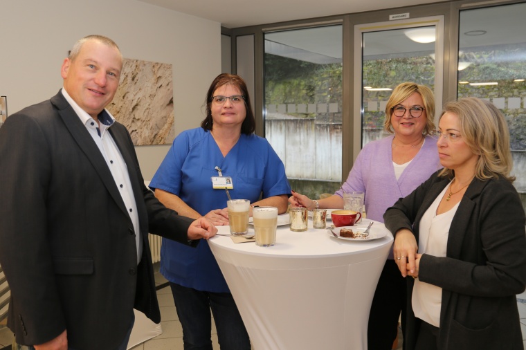 Der Braunfelser Bürgermeister Christian Breithecker (links) besuchte die...