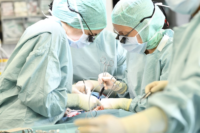 Insgesamt 550 Patientinnen und Patienten wurden 2023 am EvK an der Schilddrüse...