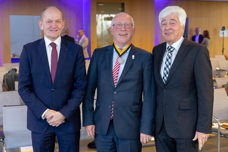 (v. l.): Dr. Wolfgang Miller (Präsident Landesärztekammer...