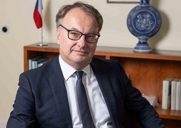 Der deutsche Botschafter in Prag, Andreas Künne, hat gemeinsam mit seinem...