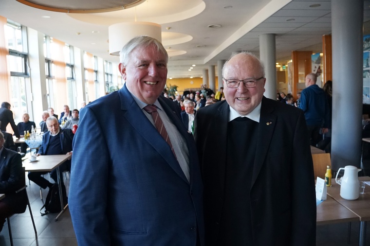 NRW-Gesundheitsminister Karl-Josef Laumann (links) war Festredner bei der...