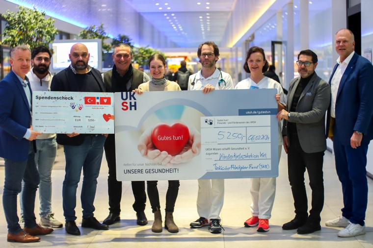 (v.l.) Pit Horst, GF des UKSH Freunde- und Fördervereins und Leiter der...