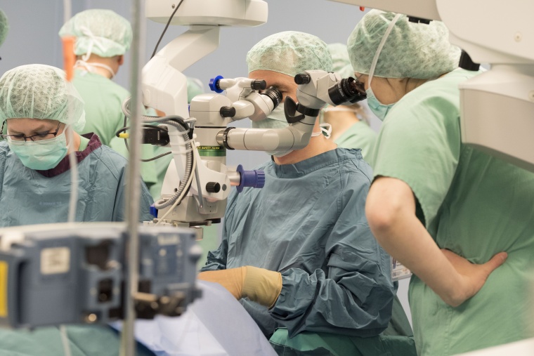 Das Team des Augentraumazentrums behandelt jährlich mehr als 140 Patient*innen...