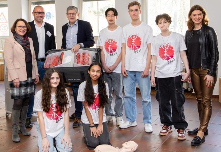 Oberbürgermeisterin Gertrud Maltz-Schwarzfischer, Schulrektor Michael Kessner,...