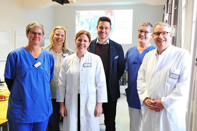 (v.l.): Stolze Gesichter nach der erfolgreichen Zertifizierung: Ina Böhme...