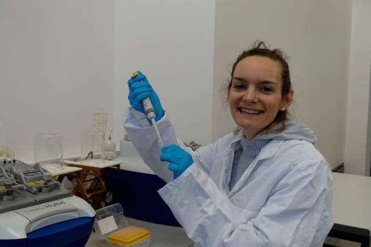 Dr. Suki Albers-Fomenko ist die Trägerin des Adolf-Windorfer-Preises 2024....