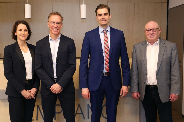 Freuen sich über den positiven Beschluss des Aufsichtsrats der...