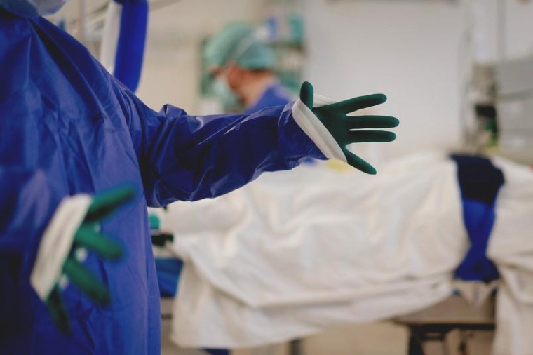 Die Gefäßchirurgen können das Leiden mit großer Wahrscheinlichkeit beheben,...