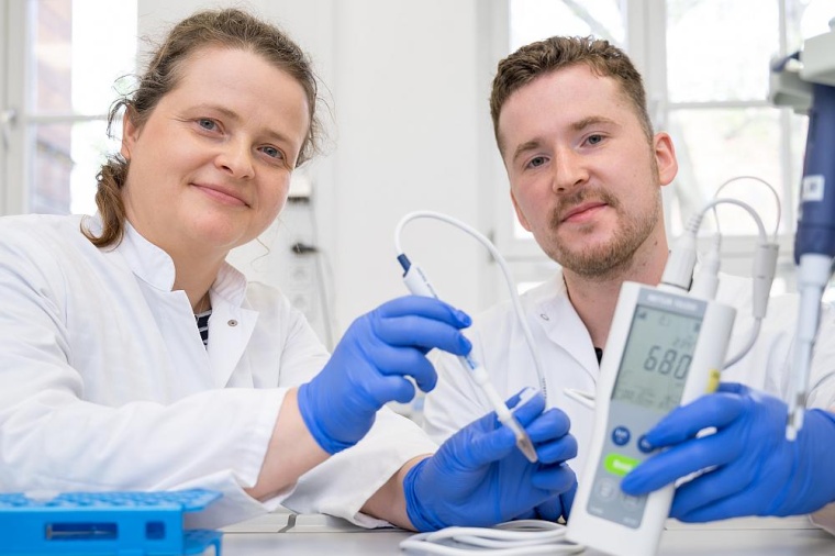 Dr. Stefanie Ruhs, Biochemikerin an der Universitätsmedizin Halle und...