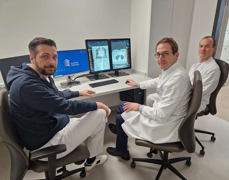 Empfehlen eine Lungenkrebs-Früherkennung für Racherinnen und Raucher:...