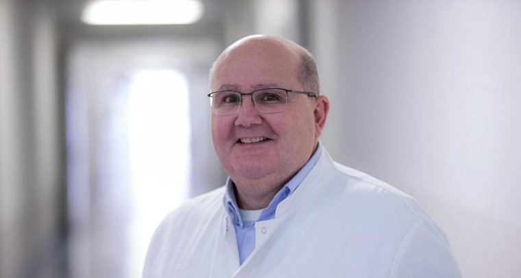 Prof. Dr. Bernhard Schieffer zeichnet verantwortlich für die...