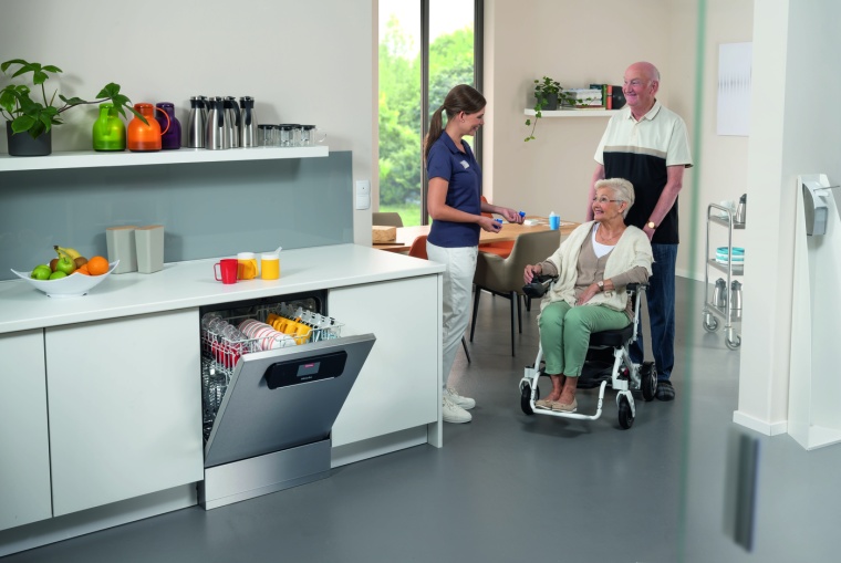 Hygienisch sauberes Geschirr für Senioreneinrichtungen – mit der...