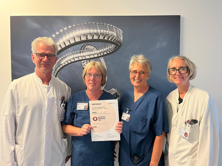 (v.l.n.r.): Die Diabetes-Spezialisten des St. Vincenz-Krankenhauses mit...