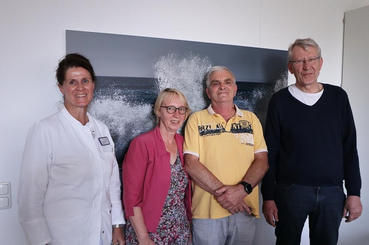 Über den erfolgreichen Einsatz der neuen Immun-Chemotherapie freuen sich (von...