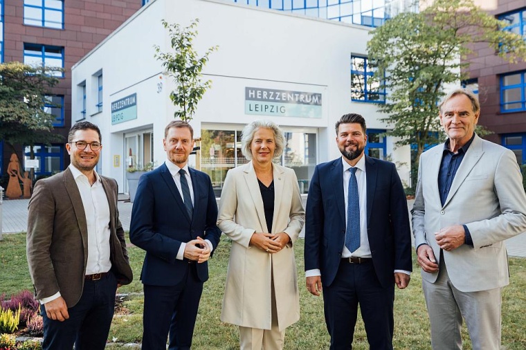 (v.l.n.r.): Professor Sebastian Heumüller (Regionalgeschäftsführer Helios...