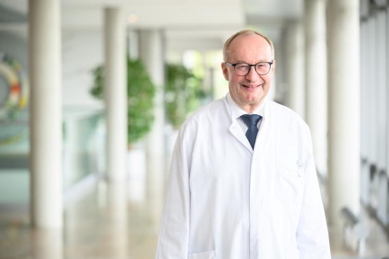 Prof. Dr. Hermann Einsele, Direktor der Medizinischen Klinik und Poliklinik II...