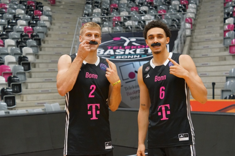 Telekom Baskets Bonn unterstützen gemeinsam mit der Klinik und Poliklinik für...