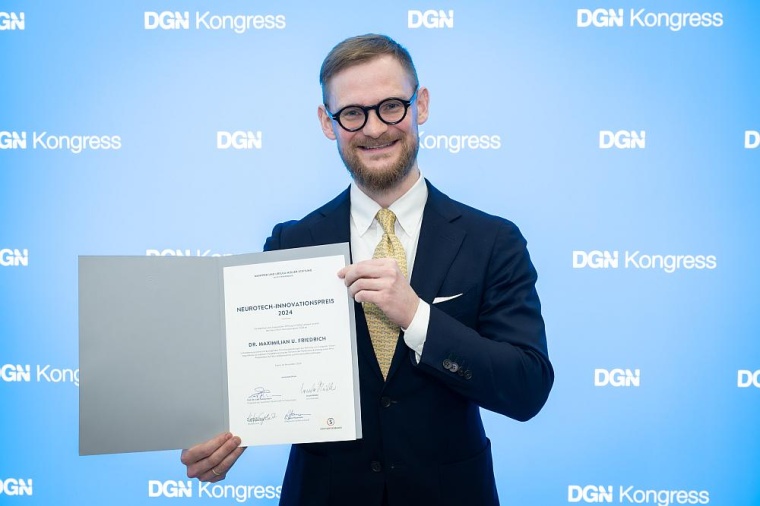 Dr. Maximilian U. Friedrich, Assistenzarzt und Wissenschaftler an der...