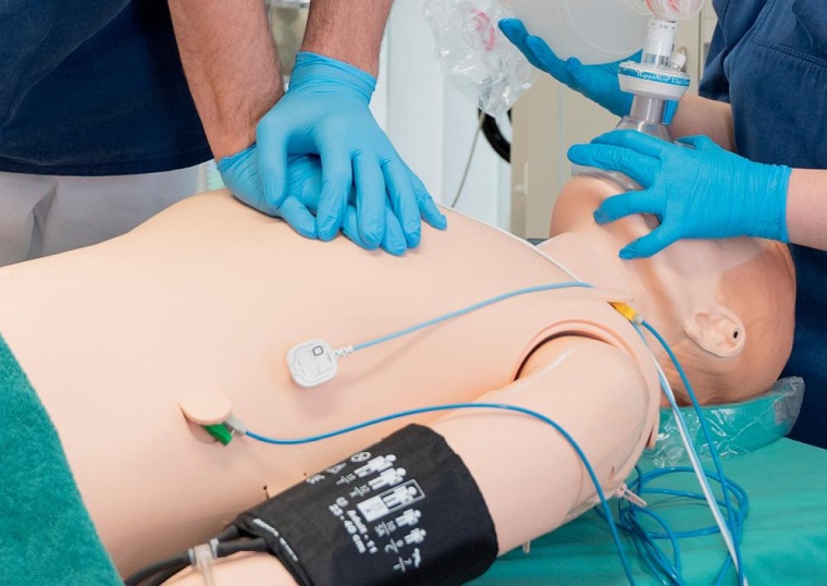 Nach einem plötzlichen Herz-Kreislaufstillstand ist neben einer erfolgreich...