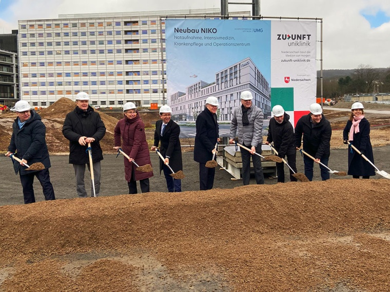 v.l.n.r.: B. Landré, Geschäftsführer der DBHN, C. Kilz, Geschäftsführer...